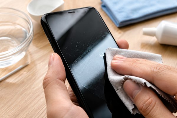 Telefon Ekranındaki Çizikler Evde Nasıl Yok Edilir?