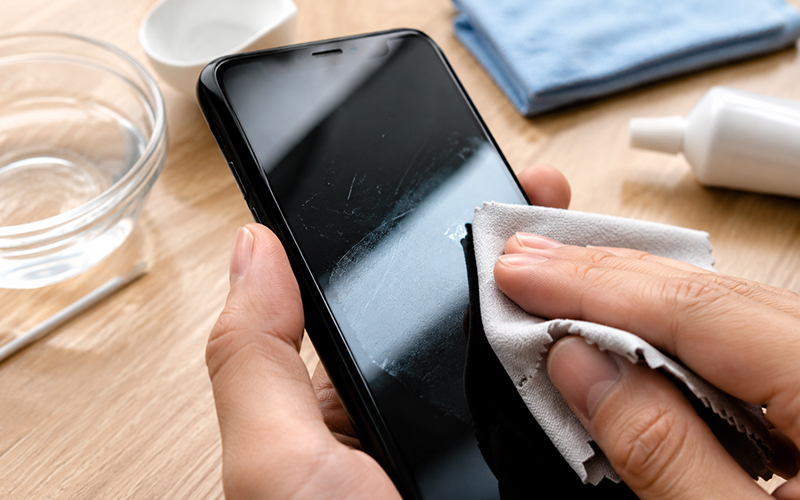 Telefon Ekranındaki Çizikler Evde Nasıl Yok Edilir?